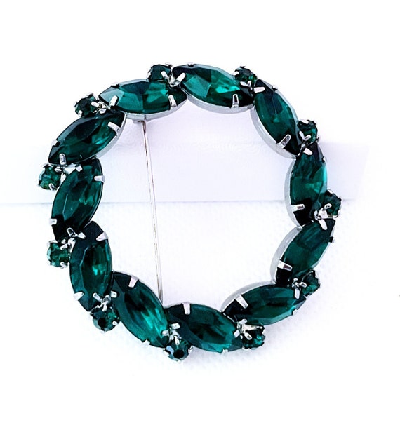 Vintage Christmas Green Rhinestone Wreath Brooch,… - image 3