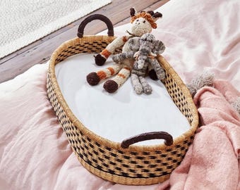 Cesta cambiadora tejida a mano con almohadilla: decoración natural para habitación infantil