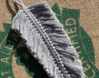 Macramé feather - grey