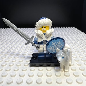 Snow Guardian LEGO® collectable Minifigure series 22 71032.