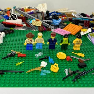 LEGO ® Builders pack.  Perfect starter kit for budding engineers or expansion pack for experienced builders!