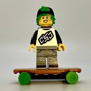 Longboarder LEGO® collectable Minifigure series 27 71048.