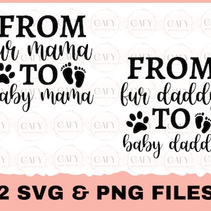 Pode incluir: Dois arquivos SVG e PNG em preto e branco com o texto "De mãe peluda para mãe de bebê" e "De pai peludo para pai de bebê". Cada design inclui uma pegada de pata e duas pegadas.