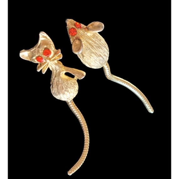 Vintage 1960's Cat & Mouse Brooch Pin Gold Ruby C… - image 1
