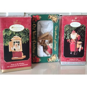 VTG Xmas Ornaments Hallmark 1990s Folk Art Santa Away To Window Making His Way