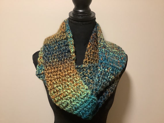 Loom Knitting by This Moment is Good!: Loom Knit Infinity Scarf