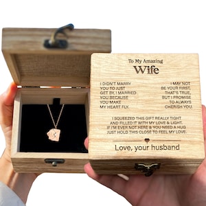 Regalo para esposa collar carta de amor nogal Paulownia caja de madera grabada, tarjeta de mensaje, regalo de aniversario -Corazón mosca regalo conjunto collar de joyería