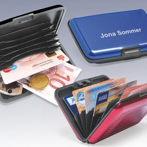 RFID Karten-Etui aus Aluminium zum Schutz vor Datenklau. Inklusive Namensgravur, 3 Farben.