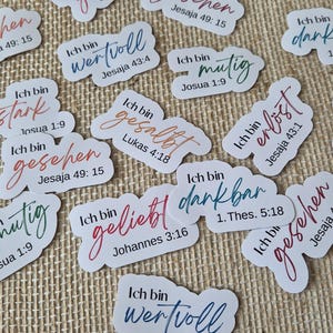 Christliche Sticker 16 Stk. à ca. 5cm Affirmation Ermutigung Aufkleber Geschenkartikel Deko Bibelverse WertVoll gesegnet gesehen stark mutig