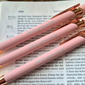 Kugelschreiber „Ich bin genau richtig“ – Rosa mit silberner Gravur & Metallic-Elementen | Christliche Ermutigung