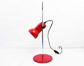 Lámpara de escritorio de metal rojo de los años 70.