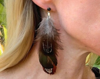 Boucles d'oreilles plumes faites main - marron, vert, noir - boucles d'oreilles plumes amusantes hippie bohème chic et bohème, plumes d'oiseaux naturelles uniques