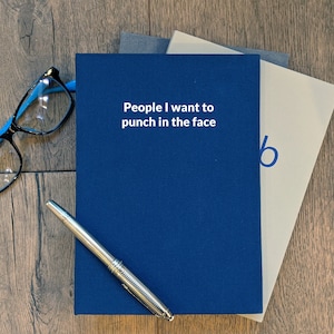 Gente a la que quiero darle un puñetazo en la cara, diario de viñetas, regalo de oficina, personalizar, cuero de PU y opciones de tela personalizadas, soporte para teléfono, fútbol, gris, azul