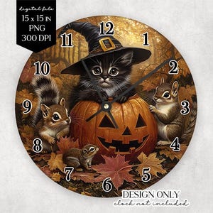 Op de afbeelding: Ronde wandklok met een zwarte kat met een heksenhoed, zittend op een uitgesneden pompoen, omringd door eekhoorns en herfstbladeren. De wijzerplaat heeft zwarte wijzers en cijfers. De tekst "DESIGN ONLY clock not included" staat onderaan.