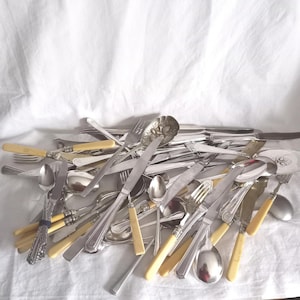 Large lot, bundle, vintage mixed cutlery / flatware, 60 pieces.