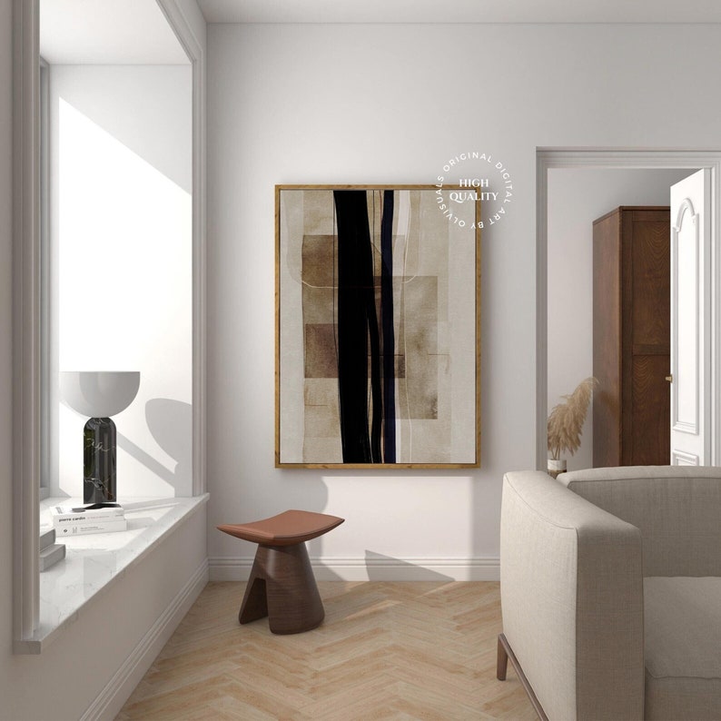 Pu&ograve; includere: Stampa d'arte astratta con linee e forme nere, marroni e bianche su sfondo beige. La stampa &egrave; incorniciata e appesa a una parete bianca in un soggiorno.