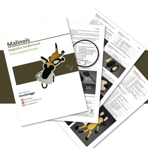 Könnte beinhalten: Ein Stapel weißer Papiere mit Text und einer Häkelanleitung für einen Hund. Auf dem Titelblatt steht "Malinois Belgischer Schäferhund Rückspiegelanhänger" mit einer Häkelhund-Illustration. Weitere Papiere zeigen Häkelanleitungen und eine Nahaufnahme des Hundes.