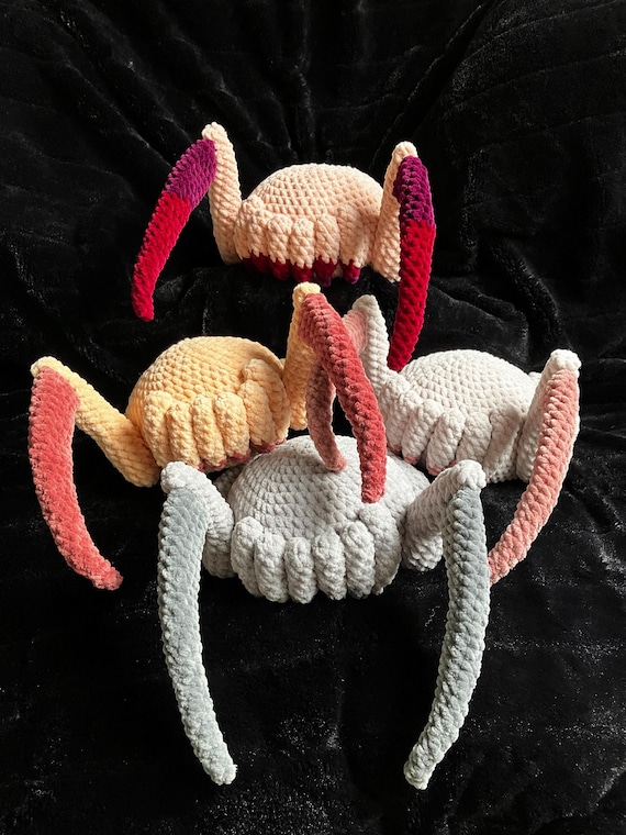 Large Fluffy Headcrab From Half Life - Gaming Nerd Gift - Merch