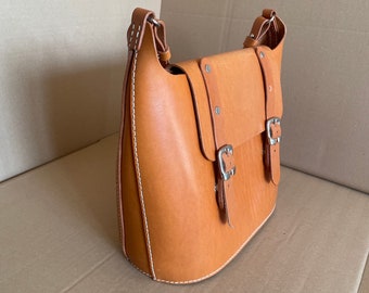 Handmade from vegetable-tanned cowhide - Women's Leather Bag - Vegetable Tanned, Hand-Dyed and Hand Stitched