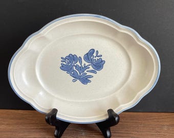 Pfaltzgraff Yorktowne Scalloped 8" Oval 8" Stoneware Dish