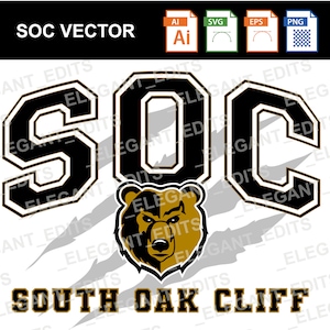 Puede incluir: Diseño gráfico negro y dorado con el texto "SOC" en letras grandes y en negrita. Las letras están delineadas en blanco y tienen un borde irregular. Debajo de las letras está el texto "SOUTH OAK CLIFF" en una fuente más pequeña y en negrita. Una cabeza de oso marrón con un hocico blanco está centrada debajo del texto.