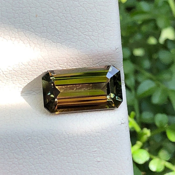 Natural Unheated Tanzanite, Rare Pleochroism Zoisite , 11 × 6.06 MM Size , 2.56 ct weight , Loupe Clean (Read Description for more details)