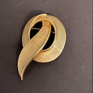 1950s Trifari Swirled Brooch