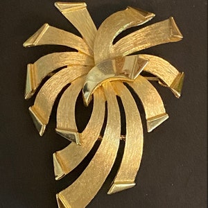 1950s Trifari Gold Burst Brooch