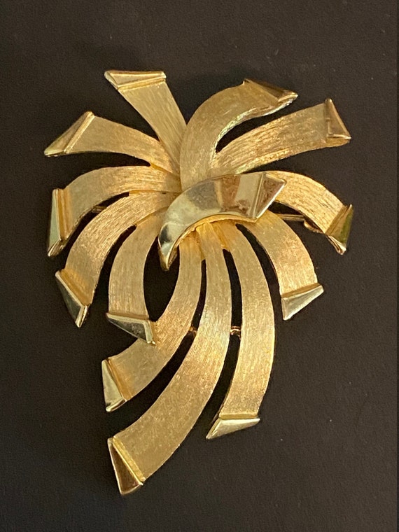 1950s Trifari Gold Burst Brooch