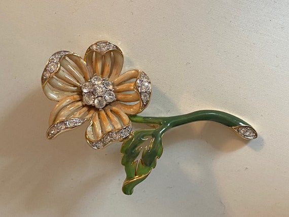 Nolan miller flower best sale brooch