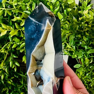 Rare Sakura Agate Tower, Black Flower Agate Tower, Carved Druzy Agate Tower, Black Flower Agate Point, Agate Crystal, Healing Stone