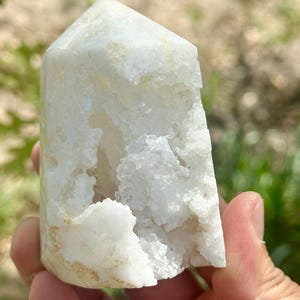 GORGEOUS Druzy Snow Agate Tower, Sparkly Agate Crystal Tower, Home Decor, Crystal Decor, Meditation Tool, Agate Crystal Point, White Agate