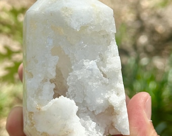 GORGEOUS Druzy Snow Agate Tower, Sparkly Agate Crystal Tower, Home Decor, Crystal Decor, Meditation Tool, Agate Crystal Point, White Agate