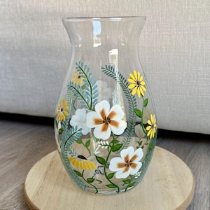 Hand painted flowers vase personalizable, house decor, wildflowers, glass vase, birthday gift for flowers lover, home decor unique vase