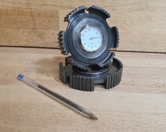 Handmade upcycled car part desk clock. Petrol head or mechanic gift, ideal for the office. Scrap metal art, repurposed gears.