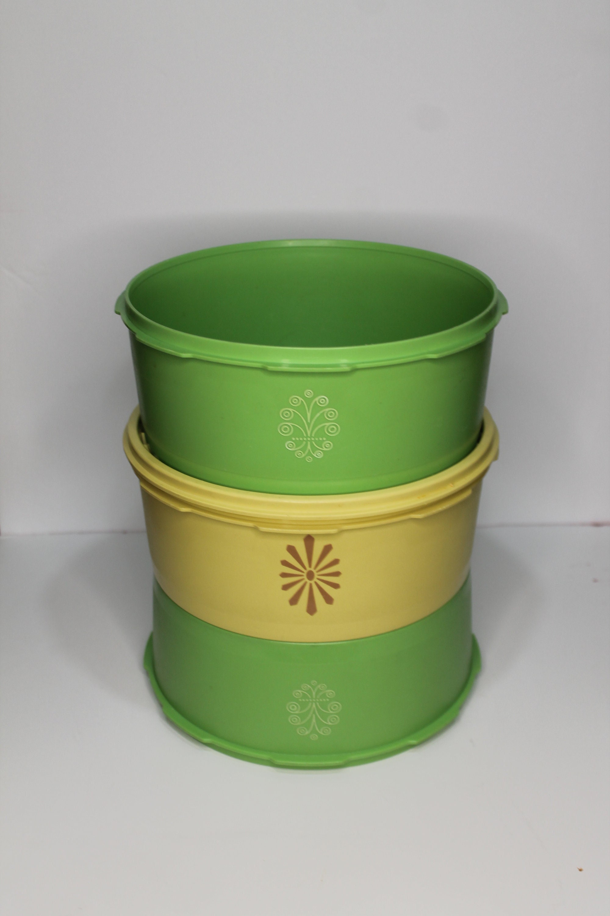 Vintage Tupperware Canister Avocado Green #809 With Accordion Lid