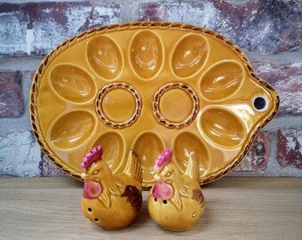 Vintage presentation plate for eggs or accessory for Easter | In mustard yellow glazed earthenware | Includes salt and pepper shakers