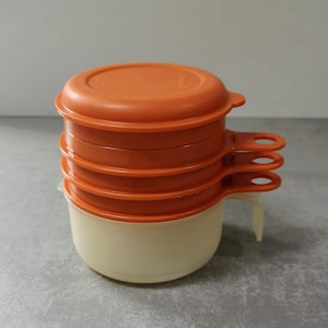 Vintage Tupperware 5-piece kitchen aid in white with orange | 1970s Juicer or fruit press, grater, egg yolk separator, collection container and lid