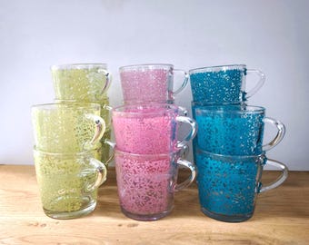 MarilynsVintageNL - IKEA GODTA IDEEL Vintage Blumenbecher Tassen Gänseblümchen Muster - Klarglasbecher in Rosa und Gelbem Blumenmuster - 3er-Set