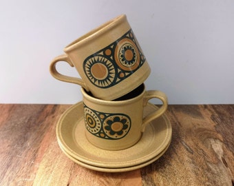 1970s Set of 2 Kilncraft BACCHUS cups and saucers for coffee or cappuccino | New condition | Mustard-colored cups and saucers with retro motif