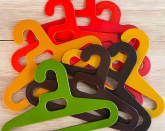 Vintage Space Age plastic clothes hangers various colors | Ingo Maurer design for Flair | Retro coat hangers from the seventies