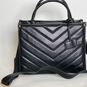 Tote cruzado con asa superiorBolso de mano de cuero vegano acolchado Chevron para mujer -Mediano