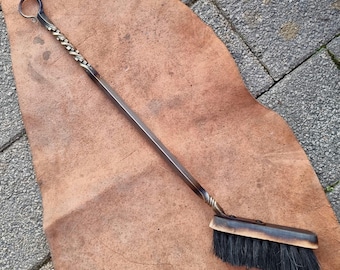 Handgefertigter Kaminbesen.