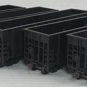 HO Scale, 3 Bay Hoppers, Undecorated, 5 Cars