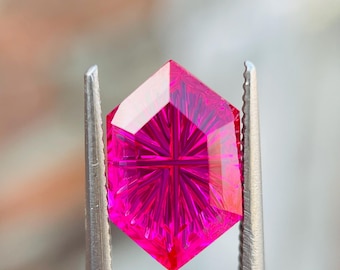 Gema de zafiro rojo cultivada en laboratorio: talla marquesa holandesa de fantasía, 3,00 quilates.