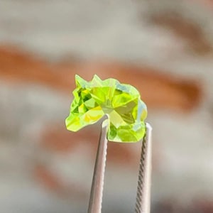 Top Quality Natural Peridot Unicorn Cut (Special Custom cut) gemstones for jewellery Making Weight 4.10 Carats Size   7.90x6x4.10mm.