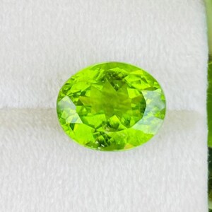 Natural Peridot Oval Shape Custom cut gemstones for jewellery Making Weight 11.20 Carats Size   14.64x12mm Hight 6.5mm
