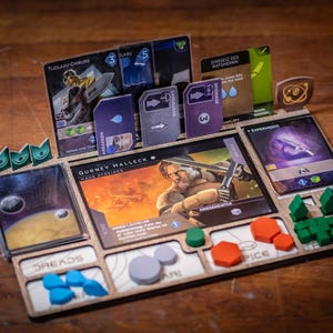 Playerboard kompatibel mit Dune: Imperium – "Uprising" | Ressourcen- & Kartenhalter aus Holz