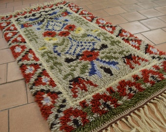 Cottagecore Scandinavian style vintage handmade high pile soft rya rug from Sweden floral geometric design vintage carpet for farmhouse
