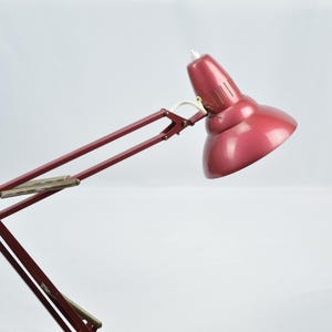 Lâmpada Waso Ledu Vintage dos anos 1960 - Estilo escandinavo em uma cor vermelha deslumbrante para decoração de casa exclusiva, presente de inauguração de casa vintage colecionável para ela